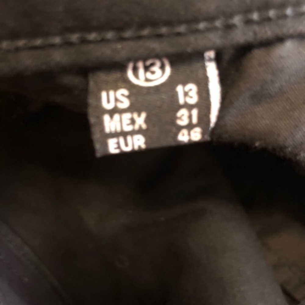 Distressed black jeans - Picture 5 of 6